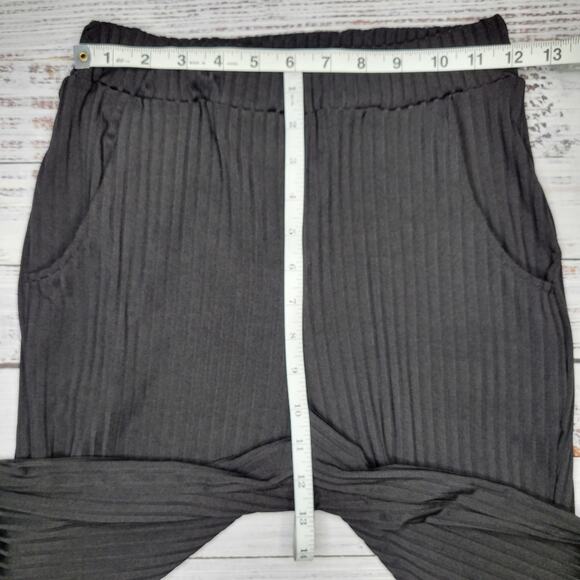 Nasty Gal High Rise Ribbed Cargo Pocket Pants Black | Size 4 - Picture 8 of 8